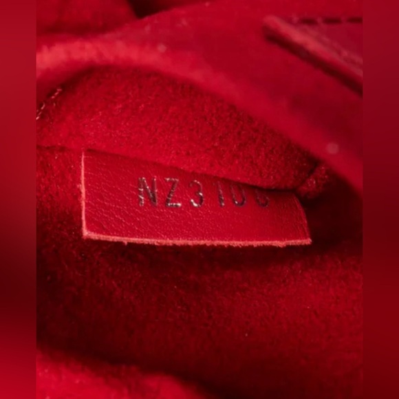 LOUIS VUITTON
Red Quilted Leather New Wave Chain PM Bag/Gently used - Picture 10 of 12